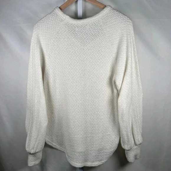 2/$30 Hollister Waffle V-Neck Size Medium Sweater Long Sleeve Cream Soft Relaxed - Picture 2 of 6